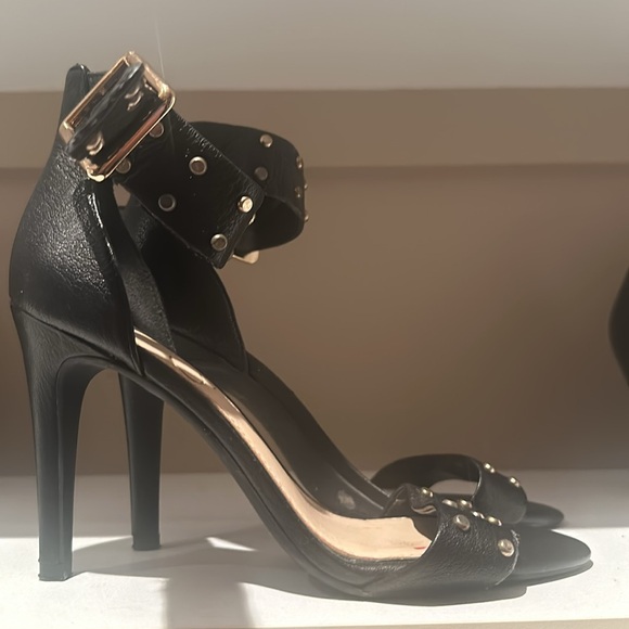 Black and Gold studded heels - Picture 4 of 5